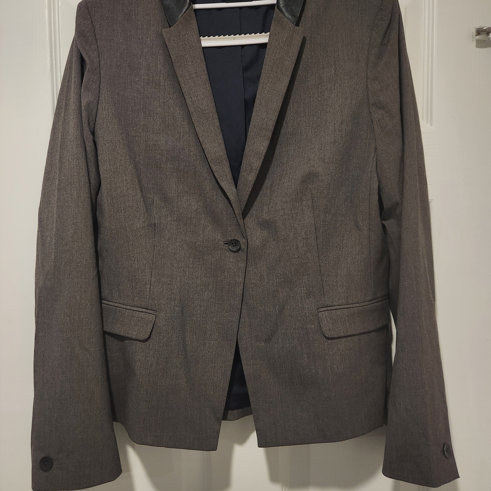 Elie Tahari Gray Blazer with Black Accents